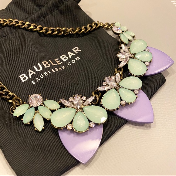 Women’s Statement Necklace - Picture 3 of 4